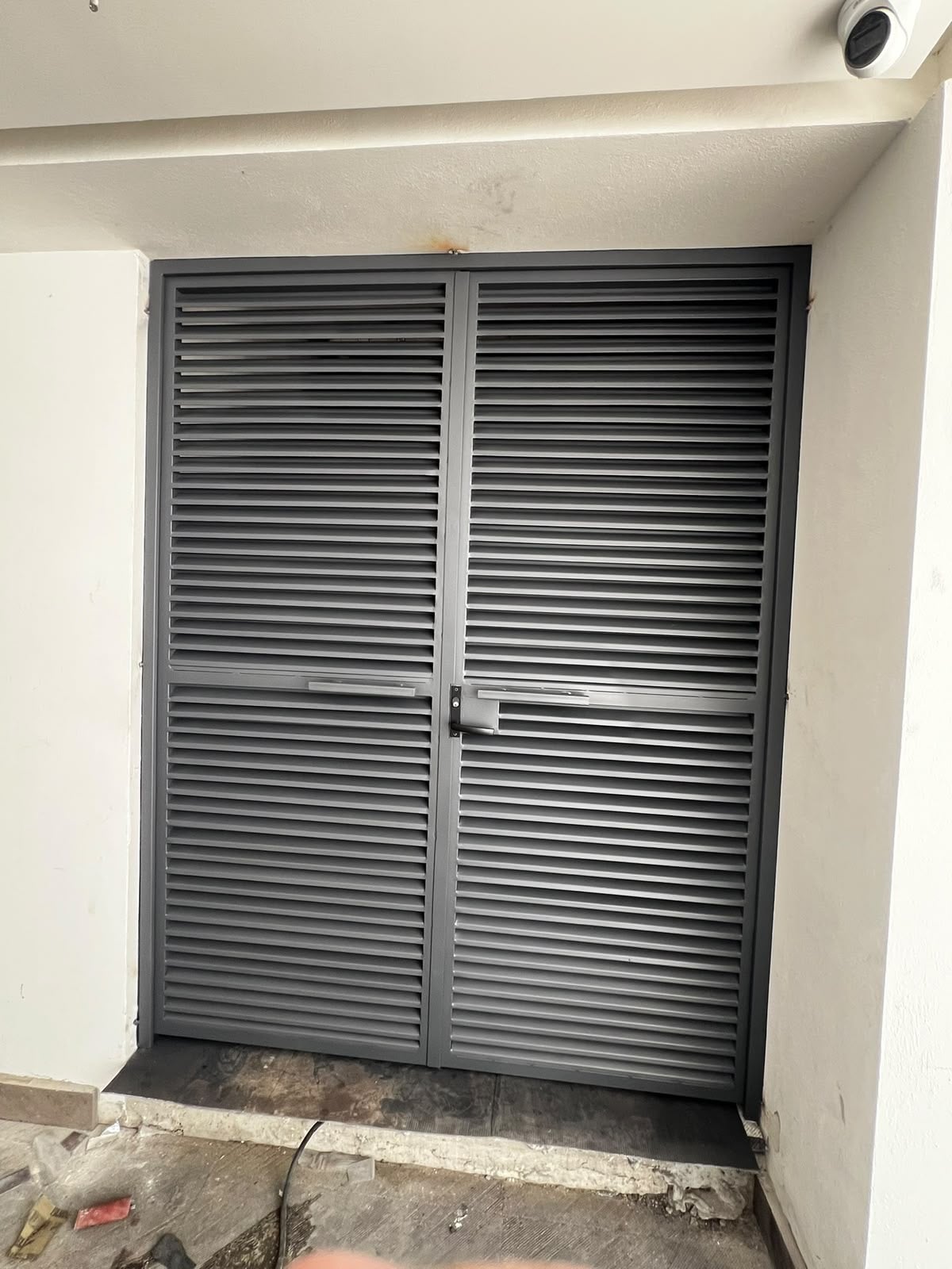 Puerta Doble de Louvers Ventilada