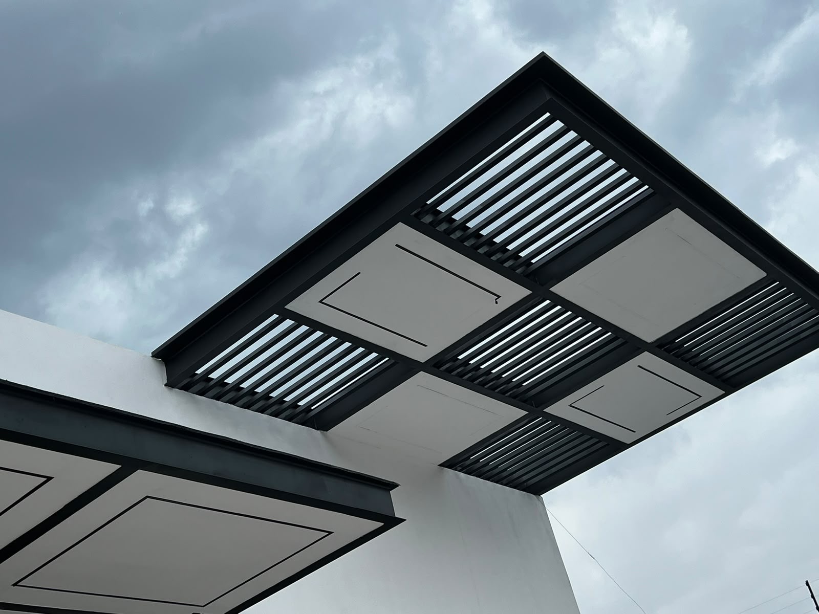 Pérgola Volada con Plafón